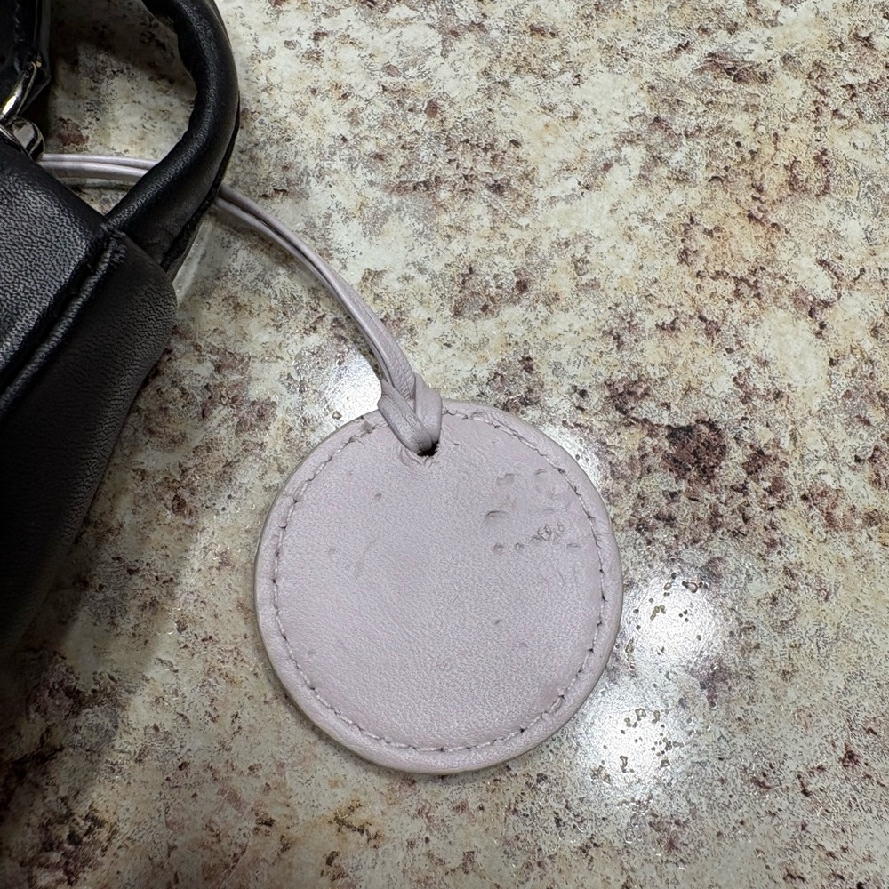 Radley London bag with cute button accents 
Hang Tag
Original dust cover - Picture 7 of 11